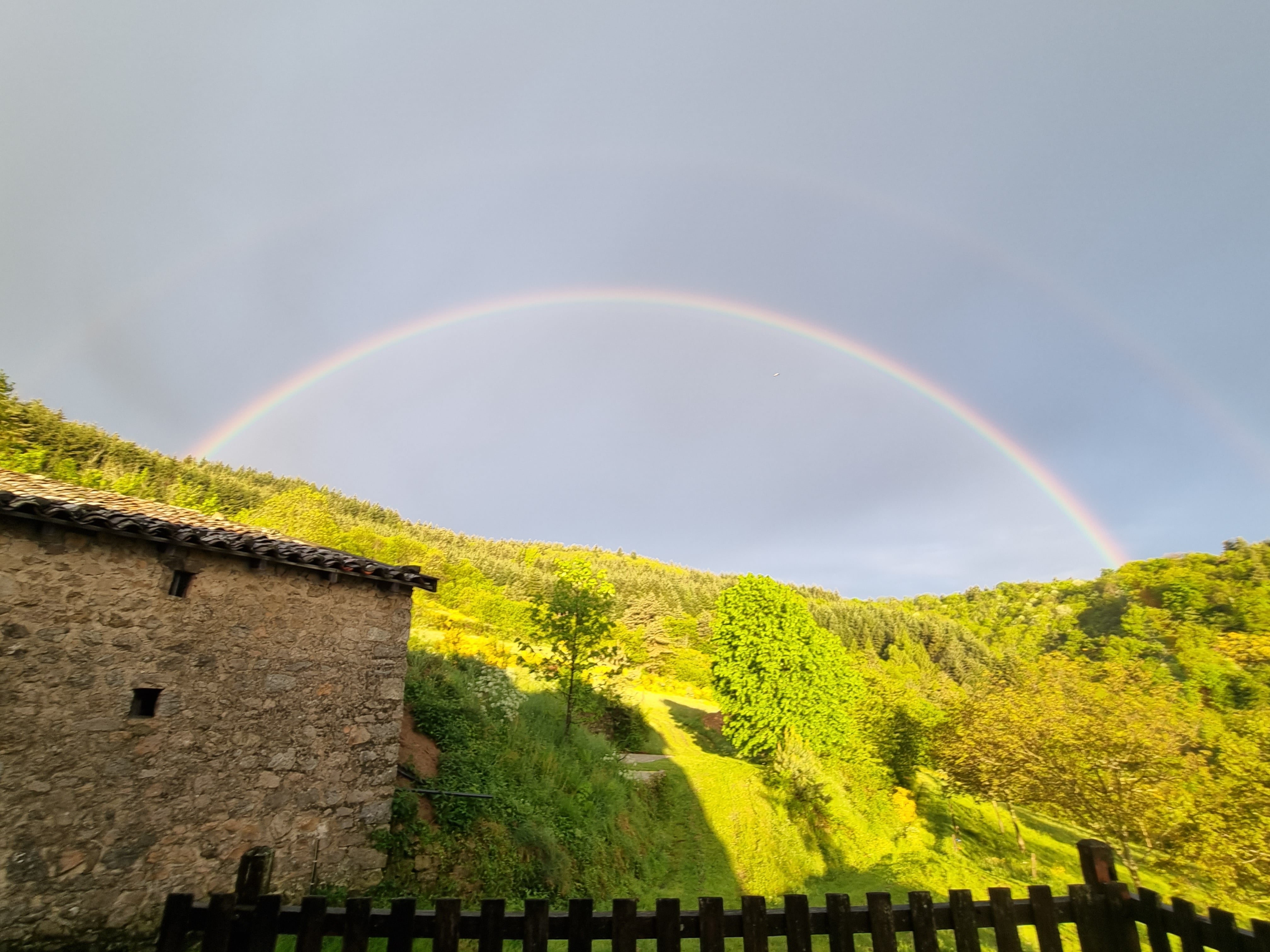 Explorez notre galerie photos : découvrez l'intérieur chaleureux de nos logements et la beauté naturelle de l'Ardèche. Les Échoppes de Longefaye vous invitent à une expérience unique dans ce cadre enchanteur.